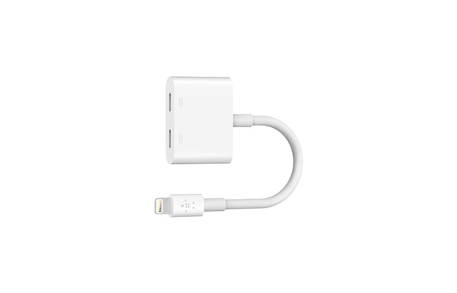 Anda Mampu Menggunakan Fon Telinga Wayar dan Mengecas iPhone 7 Anda Serentak.