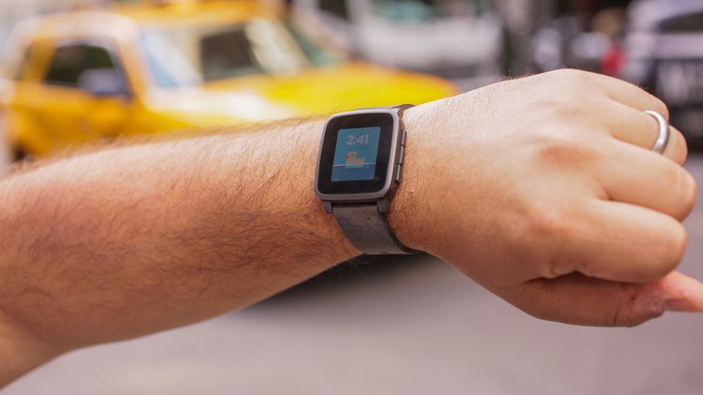 Fitbit Dilaporkan Semakin Hampir Membeli Pebble