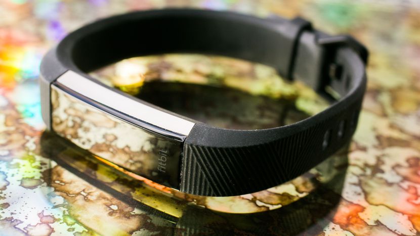 FitBit Hadir Dengan Fitness Tracker Yang Lebih Nipis Bersama Sensor Degupan Jantung Yang Berterusan