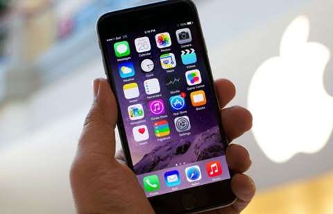 Telefon ‘Flagship’ Apple Dari 2015 Terjual Lebih Banyak Dari Samsung