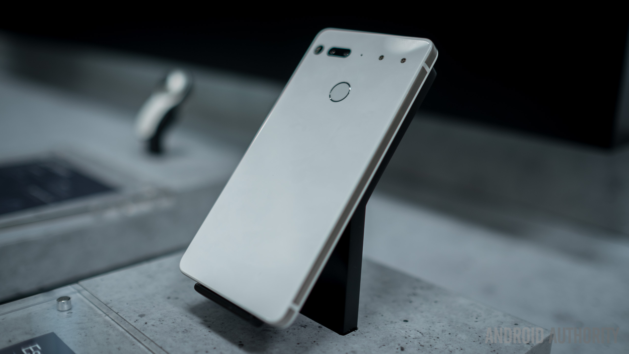 Telefon Pintar Pengasas Android Dituduh Curi Teknologi Tanpa Wayar