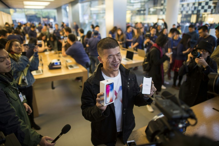Ulat Mula Menjual Peranti iPhone X Di Jalanan Hong Kong