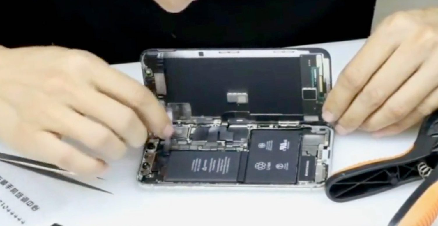 [Video] iPhone X Dipisahkan- Dilihat Apple Memuatkan 2 Bateri Ke Dalam iPhone X