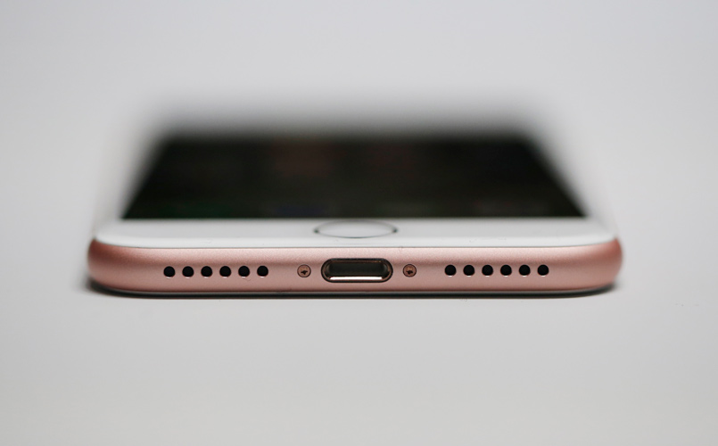 Palam Kuasa Pengecasan iPhone Dengan Sambungan USB Type-C Tertiris