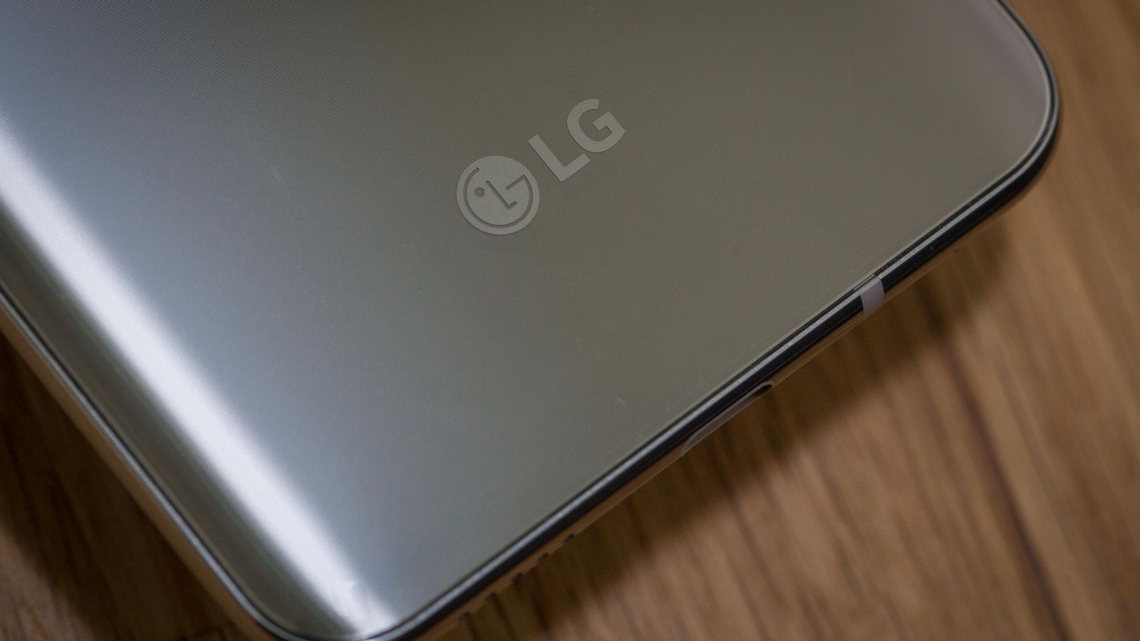 Imej LG V40 ThinQ Tersebar, Memaparkan Lima Kamera & Takuk Yang Tersembunyi (Kemaskini)
