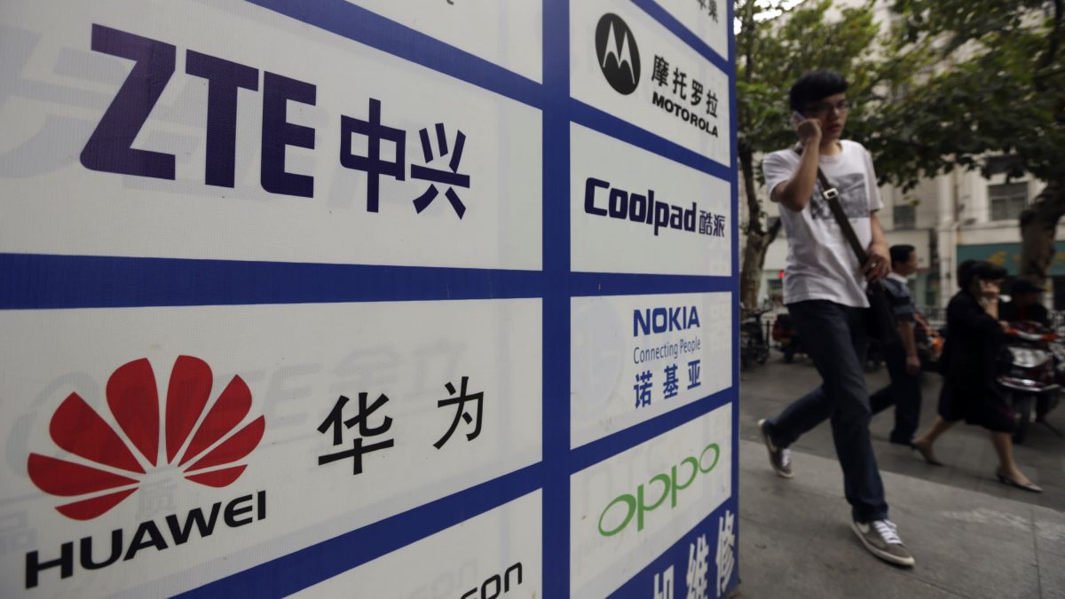 https___s3-ap-northeast-1.amazonaws.com_psh-ex-ftnikkei-3937bb4_images_4_1_3_7_15477314-1-eng-GB_20180830N Huawei ZTE