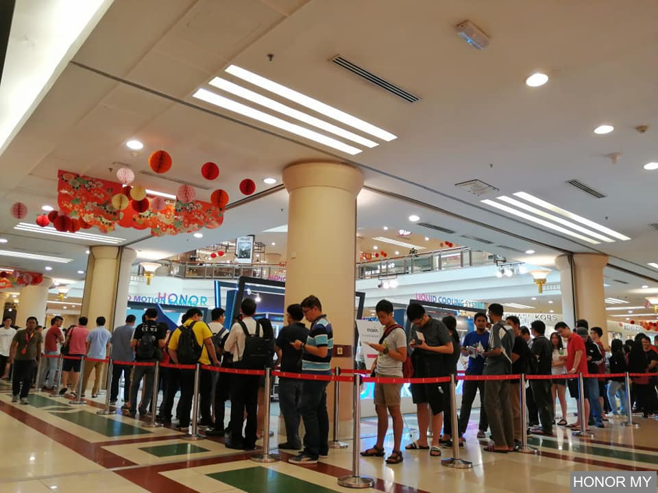 Peminat Beratur Panjang, Roadshow HONOR View20 Mendapat Sambutan Hangat