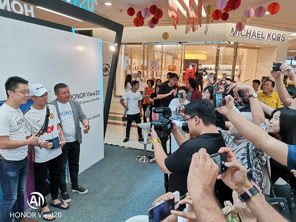 Peminat Beratur Panjang, Roadshow HONOR View20 Mendapat Sambutan Hangat