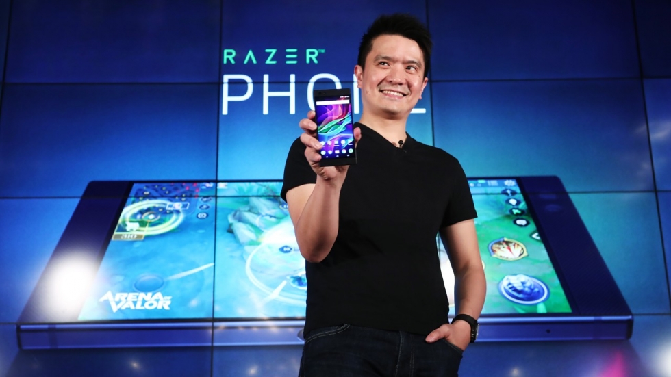 Bayi Lelaki Dinamakan Razer, Ibu Bapanya Bakal Terima Razer Phone 2 Dari CEO Syarikat Perkomputeran Popular Itu