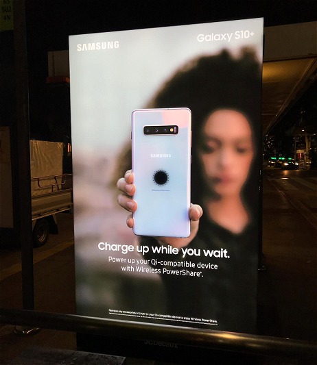 Iklan Samsung Galaxy S10 Disertakan Dengan Panel Pengecas Tanpa Wayar