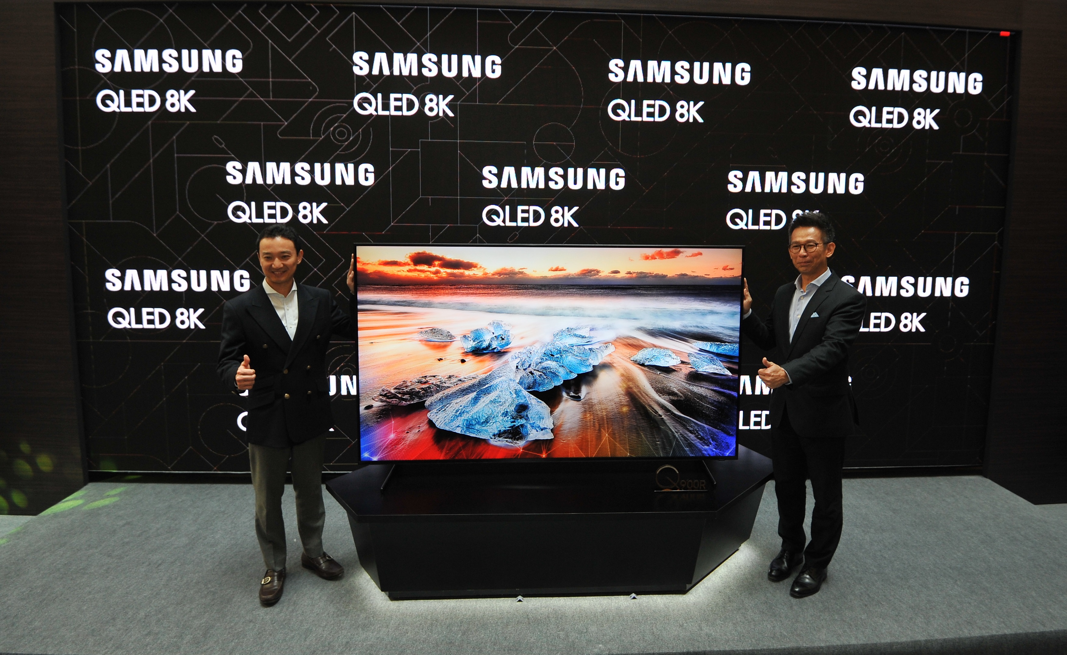 TV QLED 98 Inci Dari Samsung, Miliki Panggung Wayang Di Rumah Sendiri