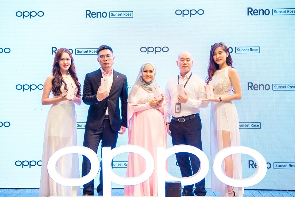 OPPO Reno Sunset Rose, Tawaran Warna Lebih Menawan Menanti Disambar Para Gadis