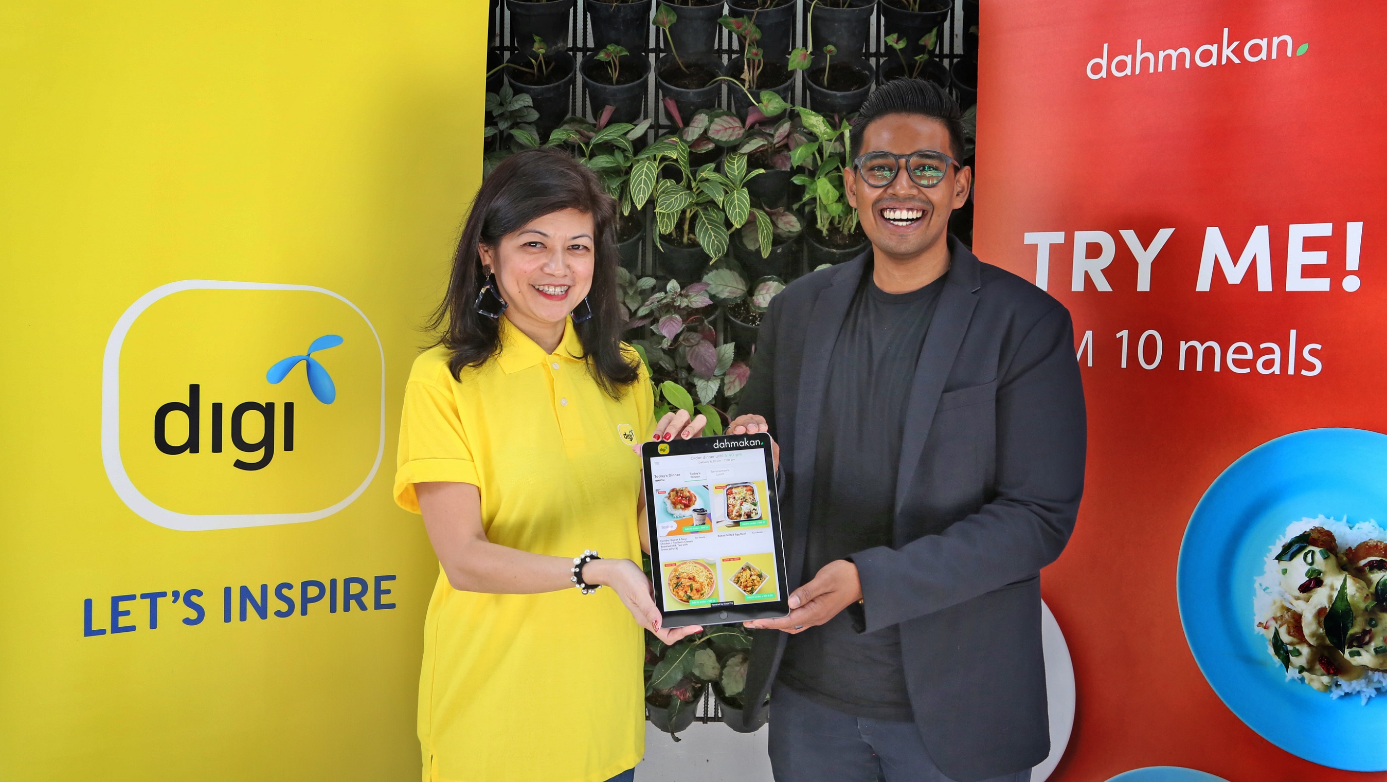 Picture 1_Representives from Digi (Head of Corporate Infrastructure Management, Sue Ann Lim) and dahmakan (Head of Corporate Solutions, Aaron Raj) at the launch (1)