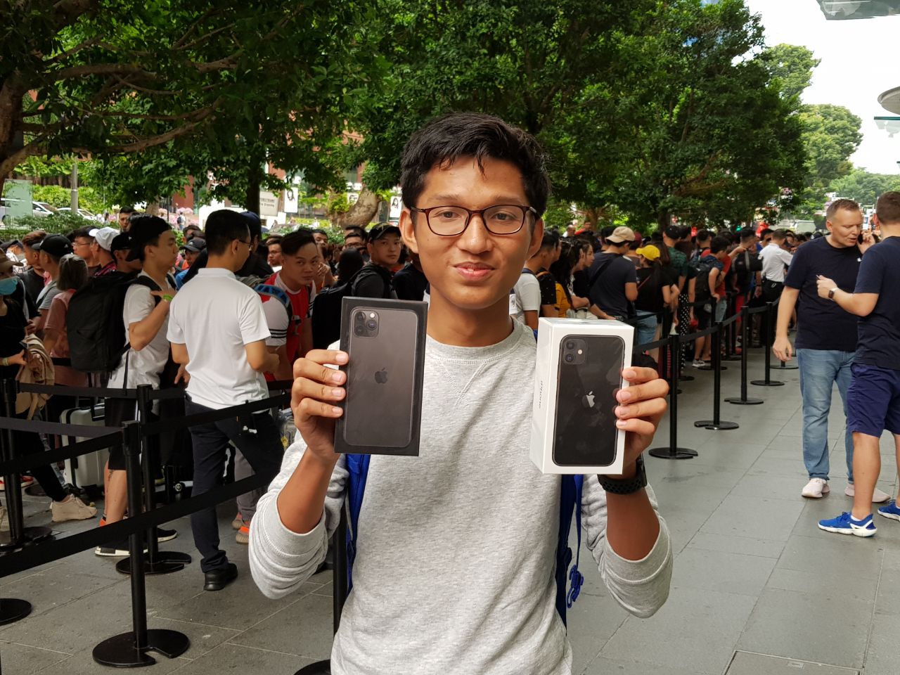 Remaja Ini Merupakan Orang Malaysia Pertama Membeli Iphone 11