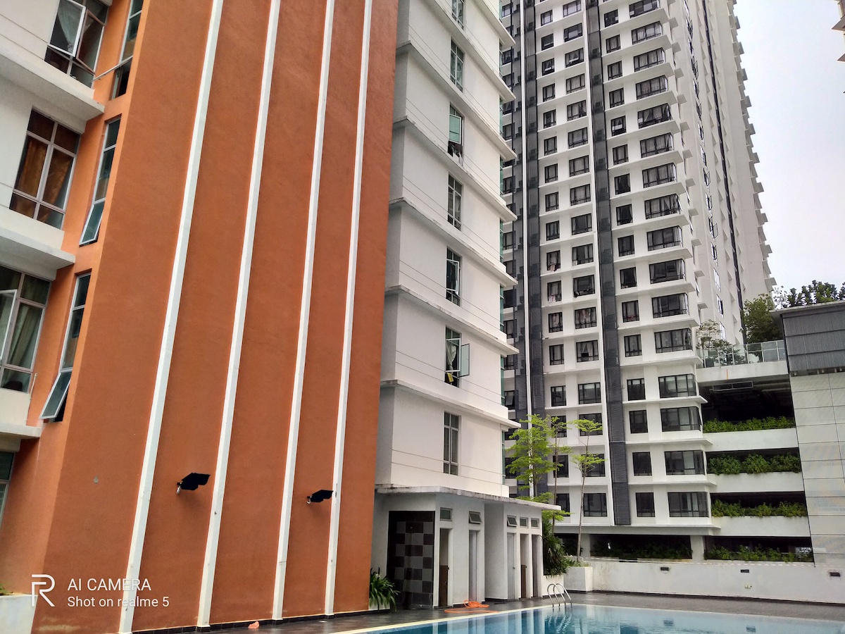 Dua Peranti Ini Dijual Pada Harga Bawah RM800, Mana Satu Yang Patut Dibeli