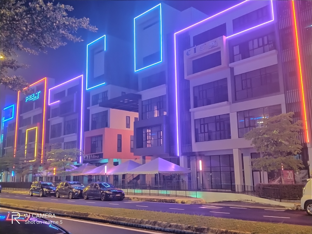 Dua Peranti Ini Dijual Pada Harga Bawah RM800, Mana Satu Yang Patut Dibeli